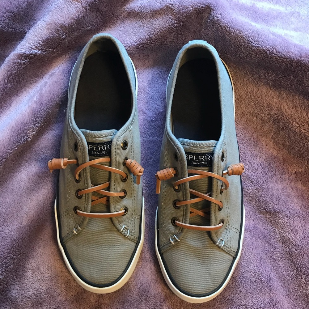 Sperry boat shoe